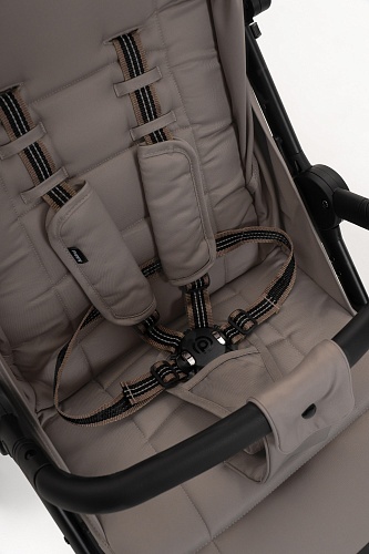 Прогулочная коляска Peppy Bruno (Sandstone) песочный Прогулочная коляска Peppy Bruno (Sandstone) песочный