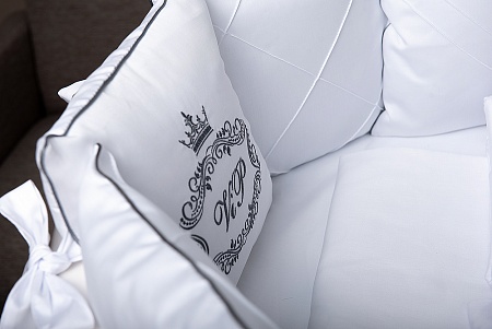 Комплект в кроватку подушками "VIP" (белый / серый) сатин